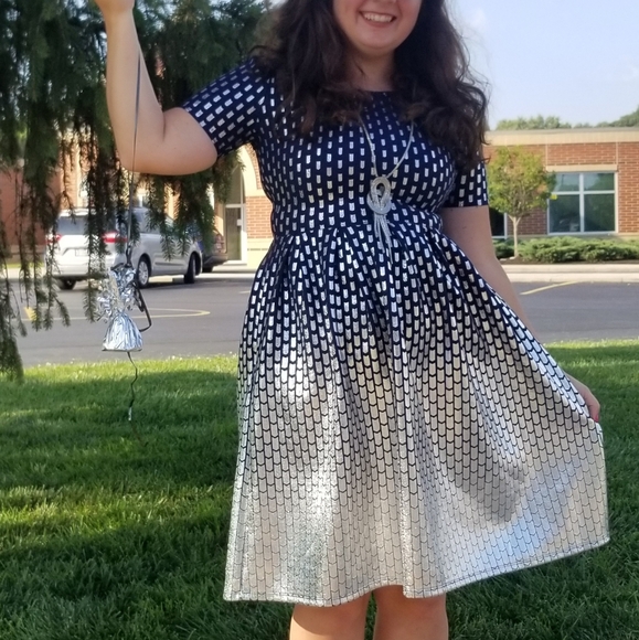 Elegant Amelia Dress - Picture 2 of 9